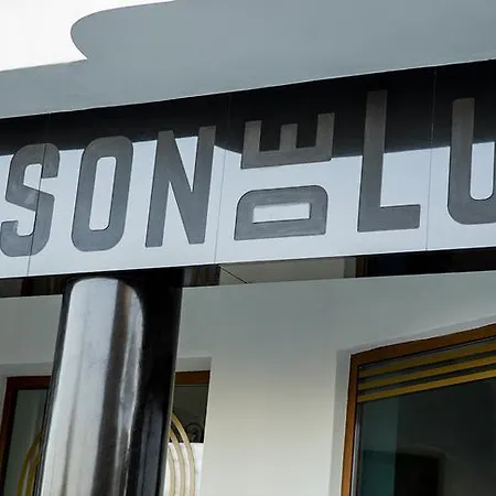Maison De Luxe
