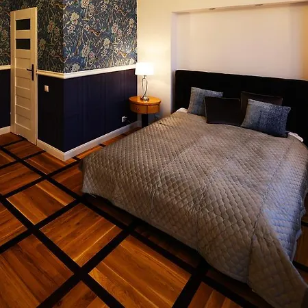 Maison De Luxe *
