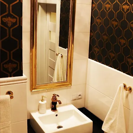 Maison De Luxe