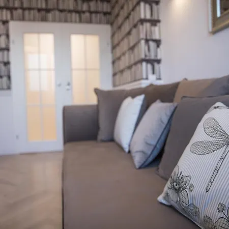 Maison De Luxe *