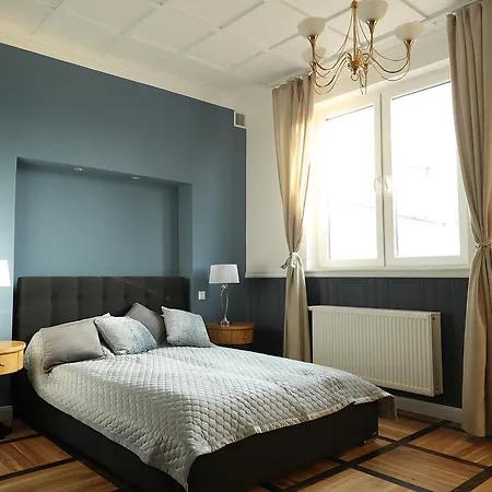 Maison De Luxe *